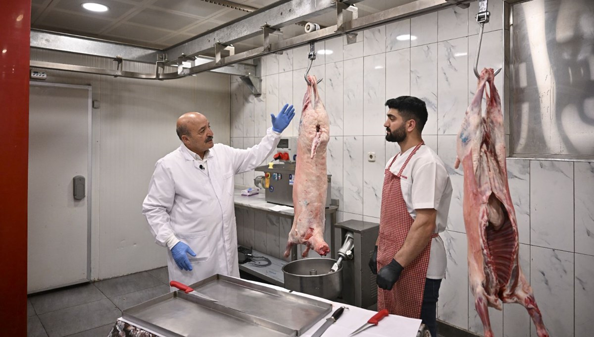 Kasaplar Odası'ndan kurban kesimi öncesi uyarı: Bir süre beklemesi gerekir Kasaplar Odası'ndan kurban kesimi öncesi uyarı: Bir süre beklemesi gerekir