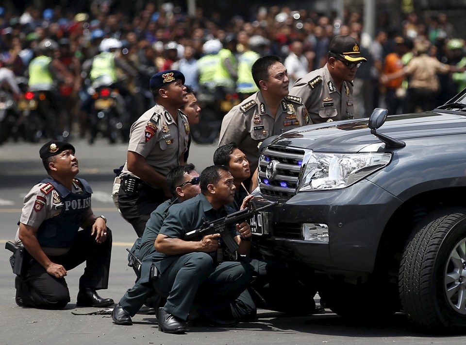 Endonezya'da art arda patlamalar: 7 ölü - 3