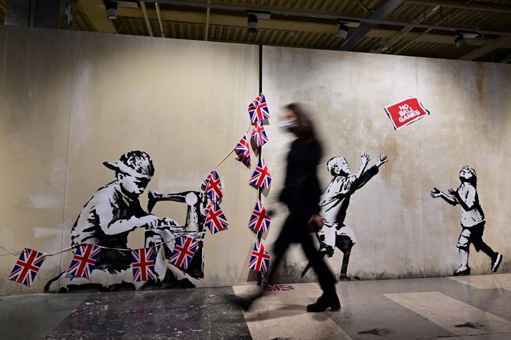 Banksy, ünlü yazar Oscar Wilde'ın tutulduğu hapishaneyi satın almak için 10 milyon sterlin teklif etti - 9