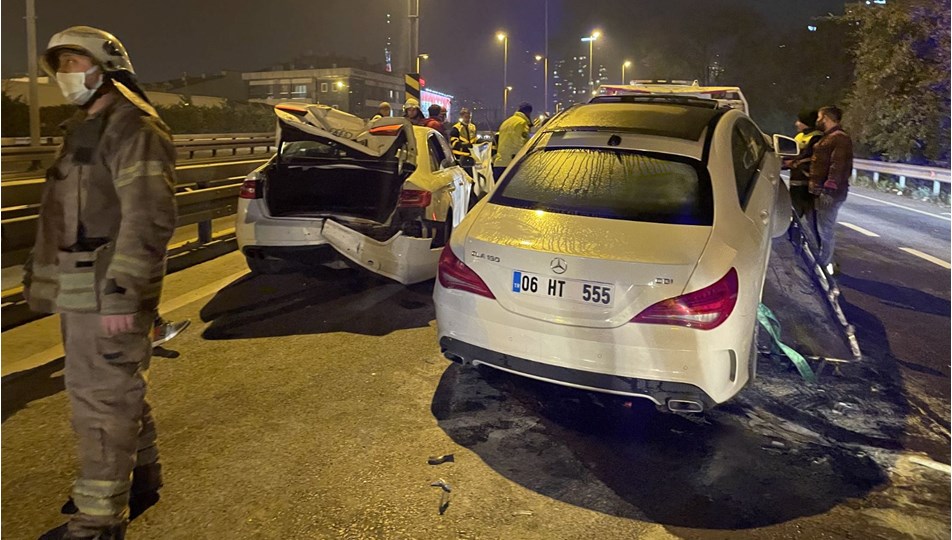 Kadıköy'de zincirleme kaza: 2 yaralı