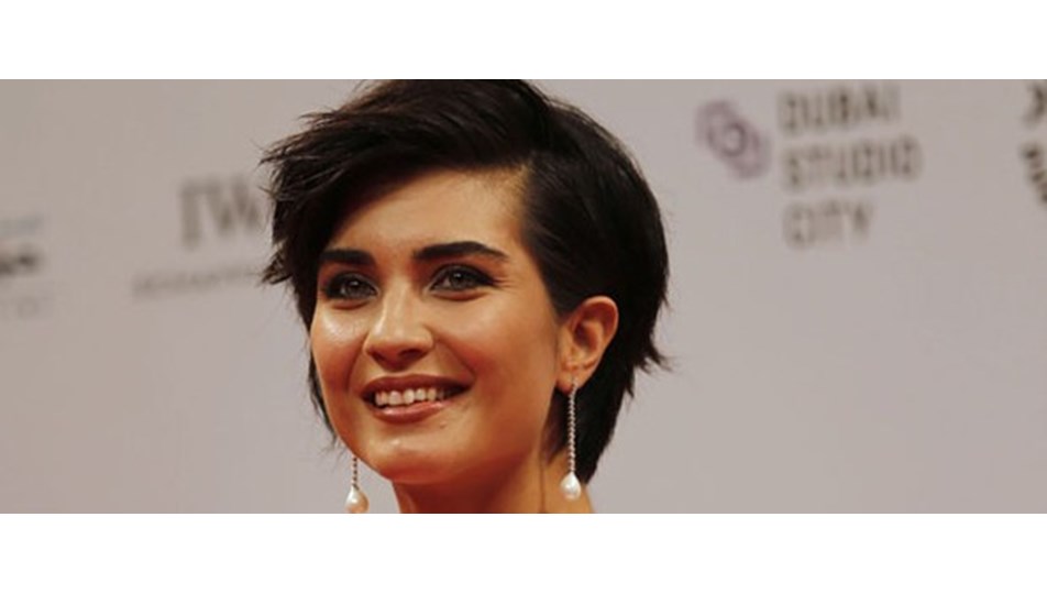 Tuba Büyüküstün ayakkabılarını bile çıkardı (İşte o anlar)