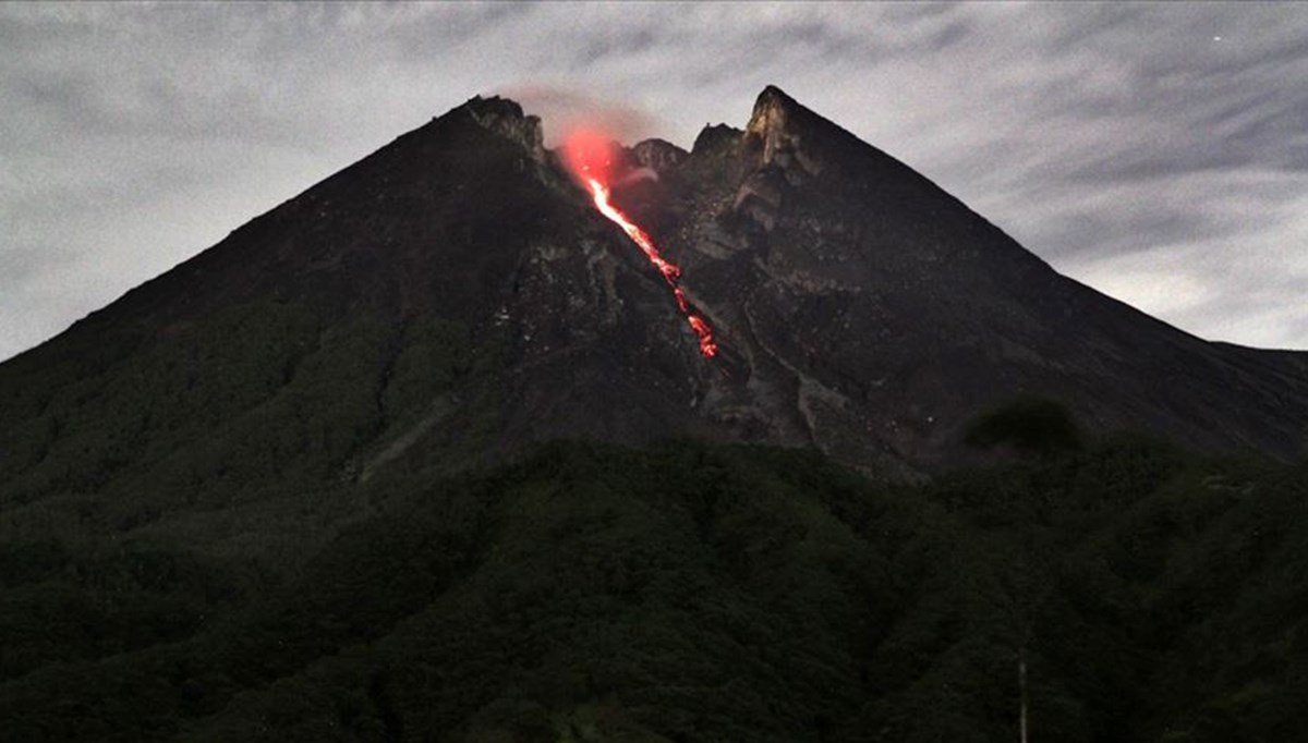 Endonezya'da Merapi Yanardağı patladı: 11 dağcı hayatını kaybetti Endonezya'da Merapi Yanardağı patladı: 11 dağcı hayatını kaybetti