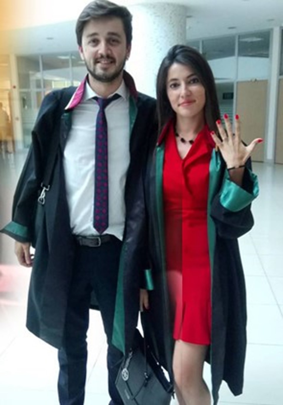 Avukat Tuğçe Çetin olay ertesi hukuçu nişanlısı İbrahim Öztürk ile Adliye'de.