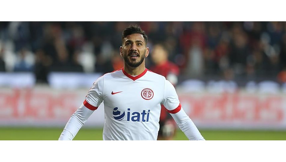 Antalyasporlu Deniz Kadah kaza yaptı