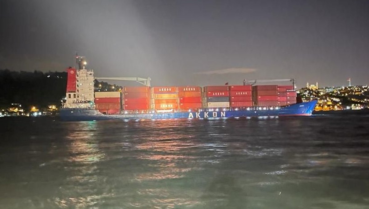 İstanbul Boğazı'nda gemi trafiği askıya alındı