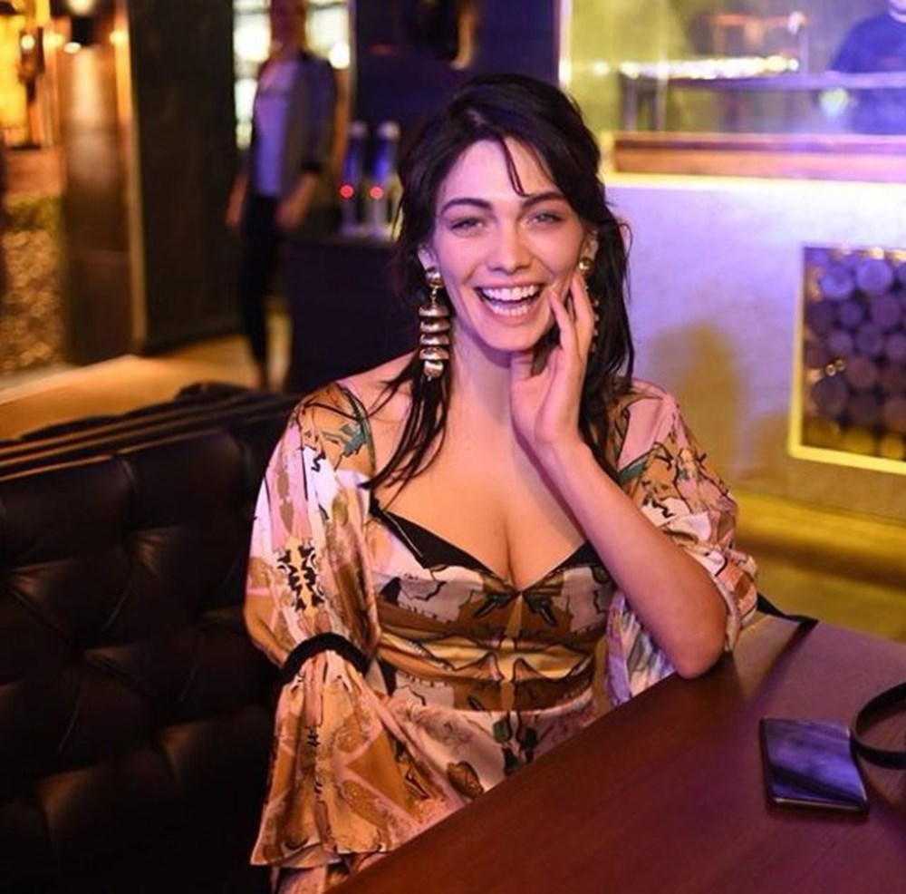 Çarpıntı'nın Emel'i Ceren Taşçı'dan çocukluk pozu (Ünlülerin çocukluk ve gençlik halleri) - 422
