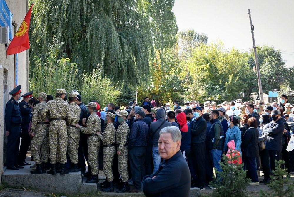 Kırgızistan'da neler oluyor? Seçimler iptal edildi - 9
