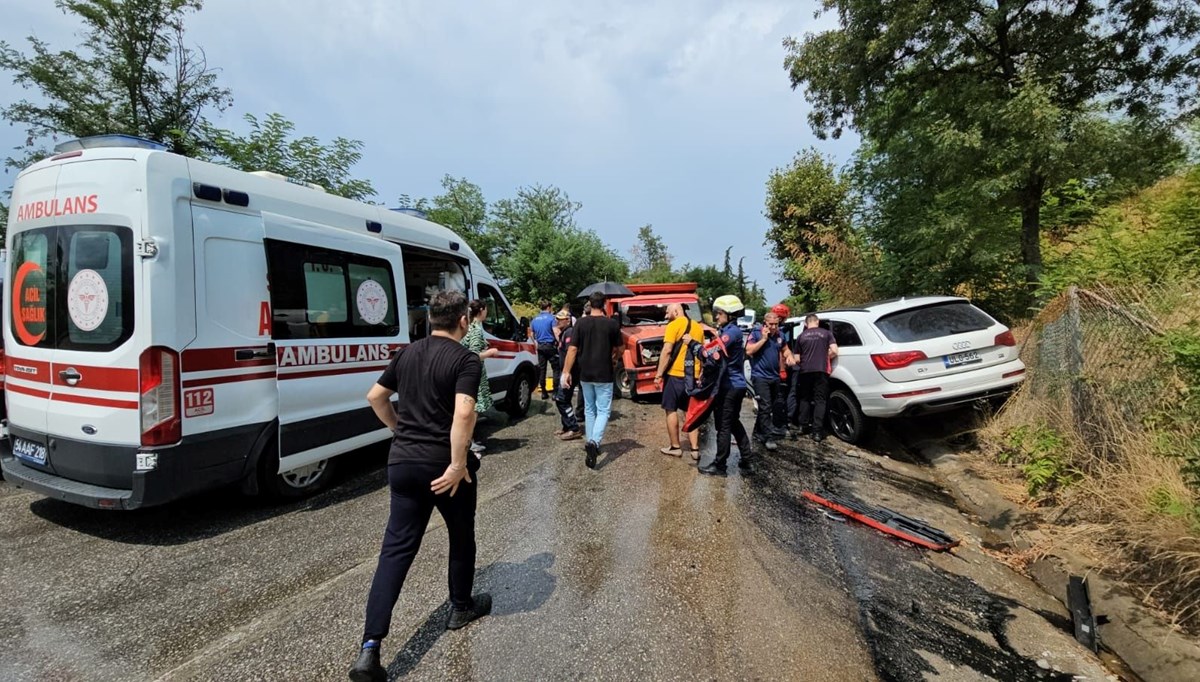Sakarya'da kamyonet ile cip çarpıştı