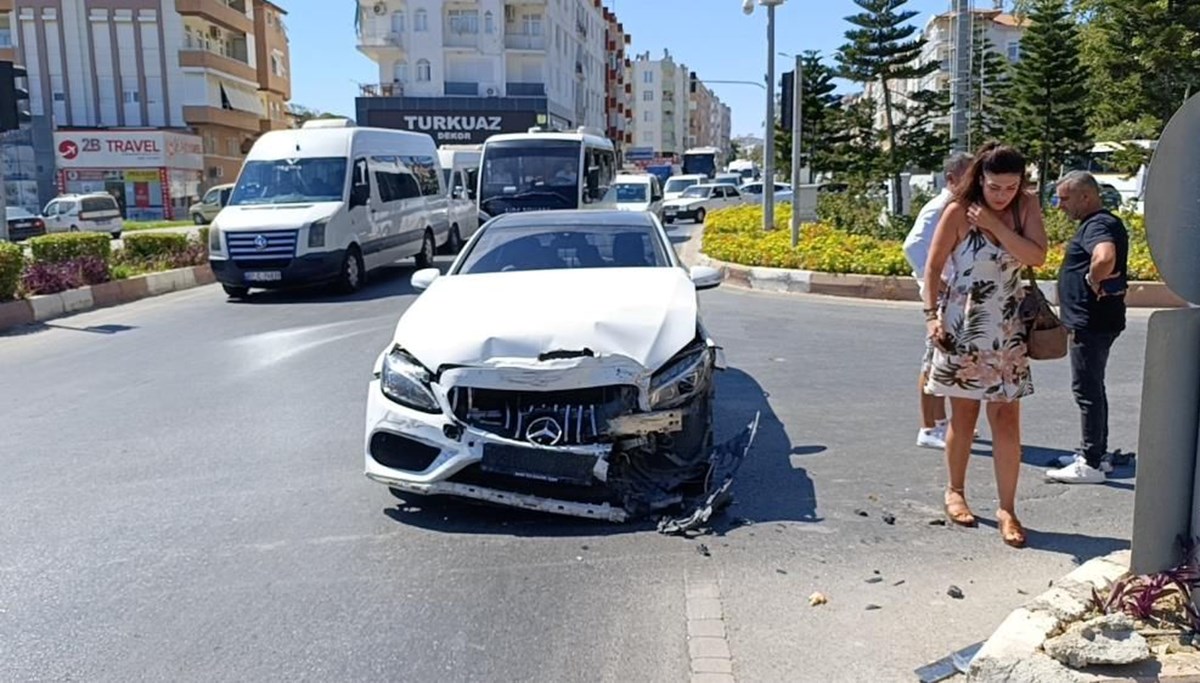 Kırmızı ışık ihlali kazaya neden oldu: 2 yaralı