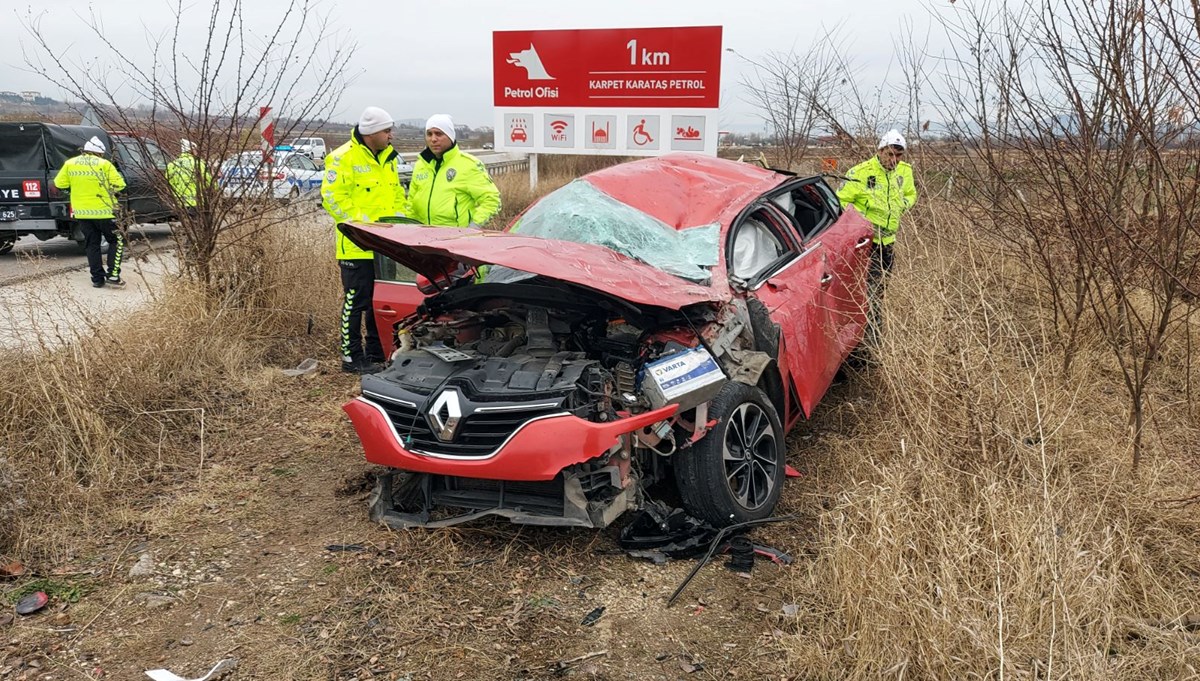 Amasya'da şarampole devrilen otomobildeki 2 kişi yaralandı