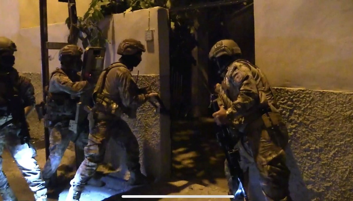Mersin'de yasa dışı silah operasyonu Mersin'de yasa dışı silah operasyonu