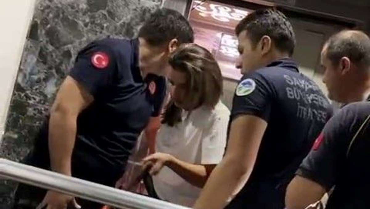 112 Acil Servis ekibi asansörde kaldı: İtfaiye ekipleri dakikalarca uğraştı