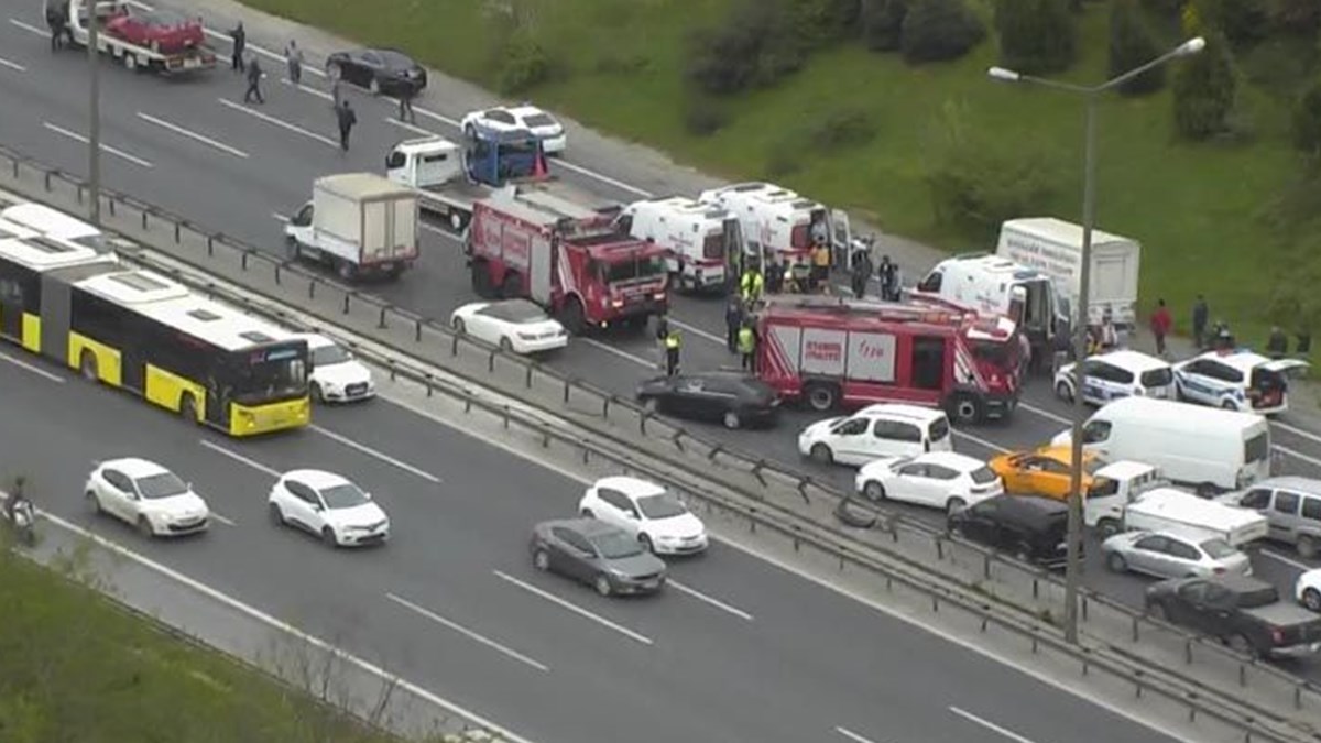 kavacik ta zincirleme kaza tem edirne yonu yeniden trafige acildi