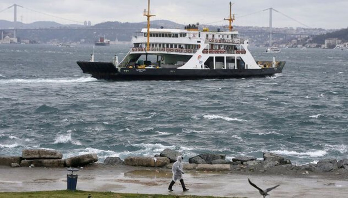 İstanbul'da vapur saatlerine fırtına engeli