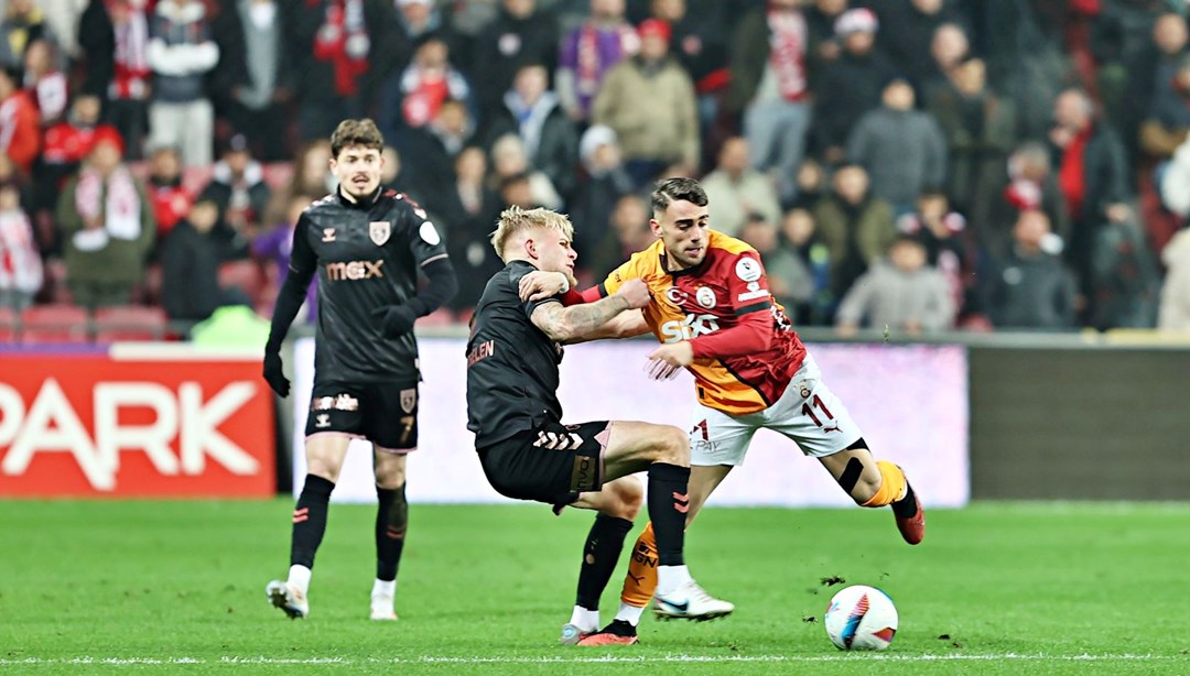 Gerçek ortaya çıktı: Yunus Akgün acılar içinde oynuyor