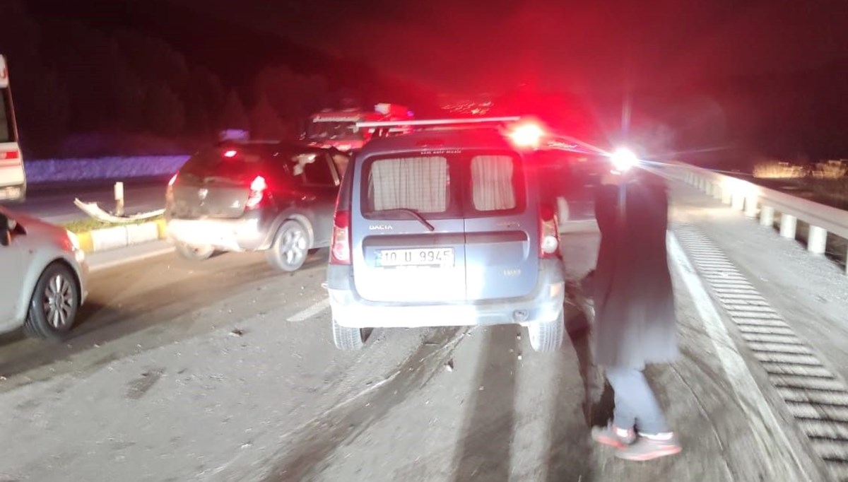 Burhaniye’de zincirleme kaza: 6 yaralı Burhaniye’de zincirleme kaza: 6 yaralı