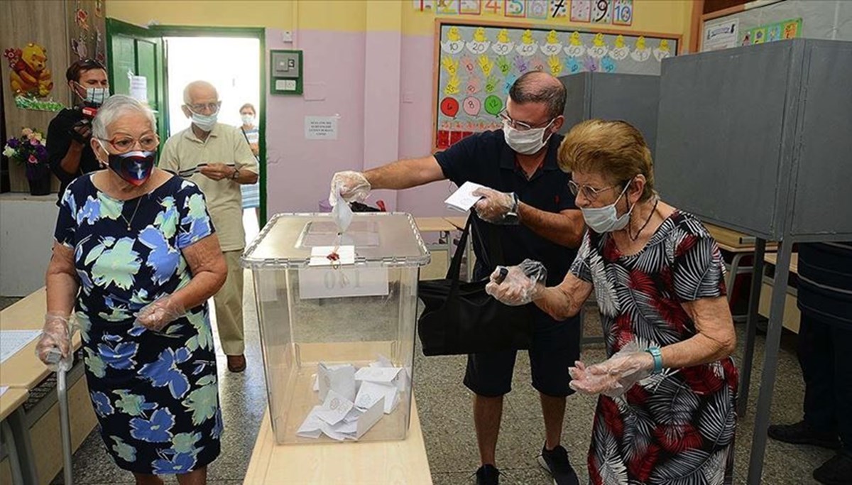 KKTC'de erken genel seçim için oy kullanma işlemi başladı KKTC'de erken genel seçim için oy kullanma işlemi başladı