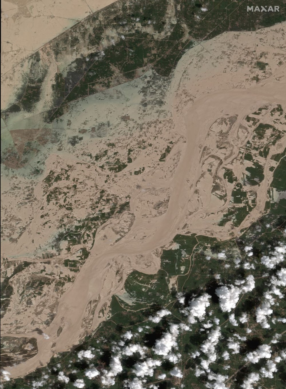 NASA paylaştı: Pakistan'daki sel ülkede 100 km çapında bir göl oluşturdu - 8