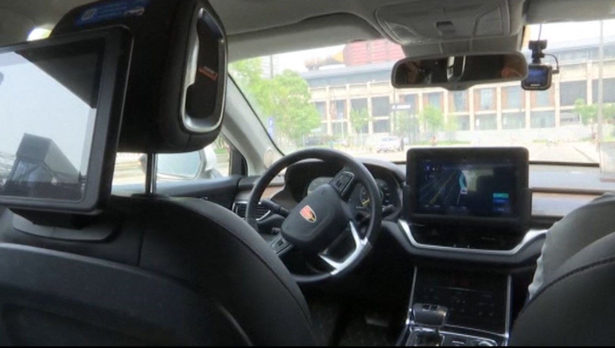 Sürücüsüz taksiler artık trafikte: ‘‘Yapay zeka fazla hızlı kullanıyor’’