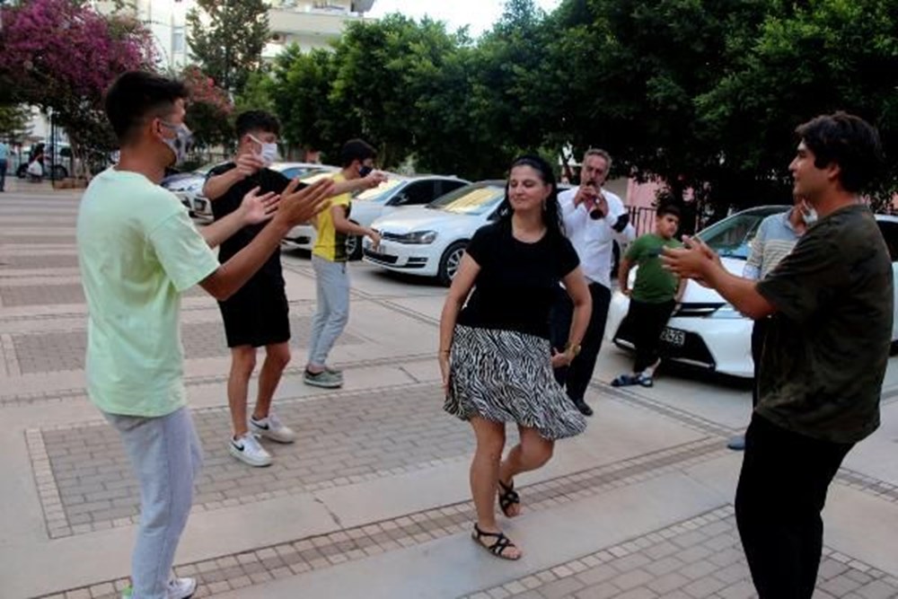 2 yıl süren boşanma davasını kazandı, davul zurnayla kutladı - 6