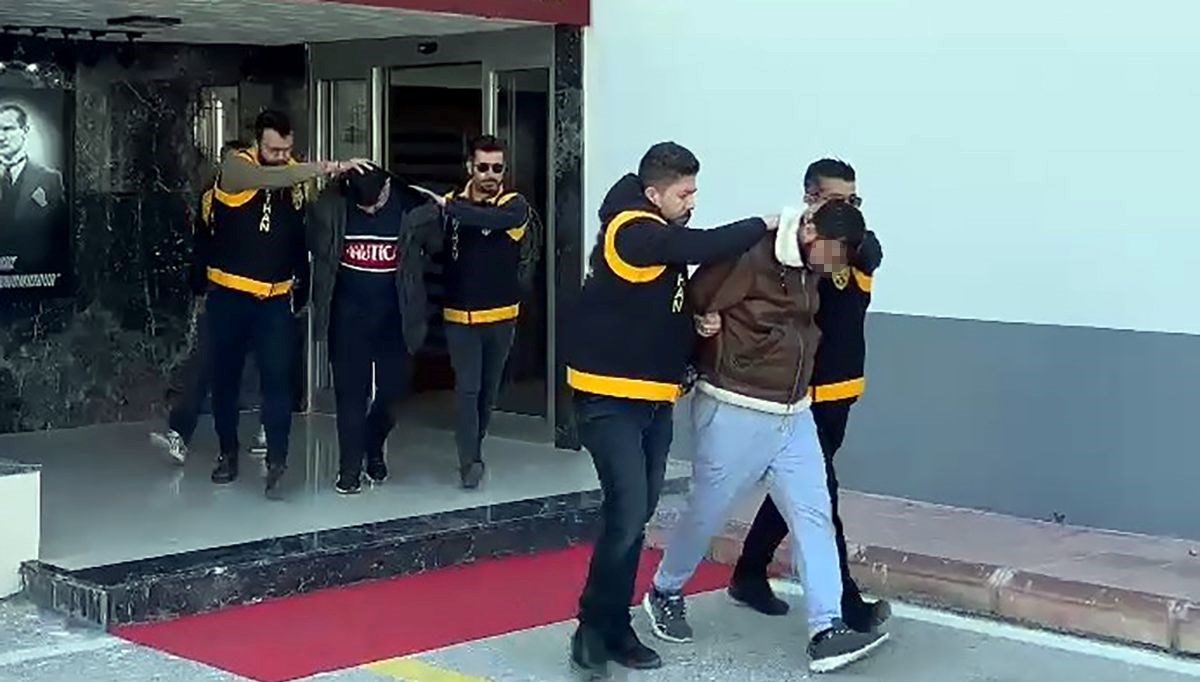 Başına silah dayayıp 2 milyon lira istediler! İki şüpheli tutuklandı Başına silah dayayıp 2 milyon lira istediler! İki şüpheli tutuklandı