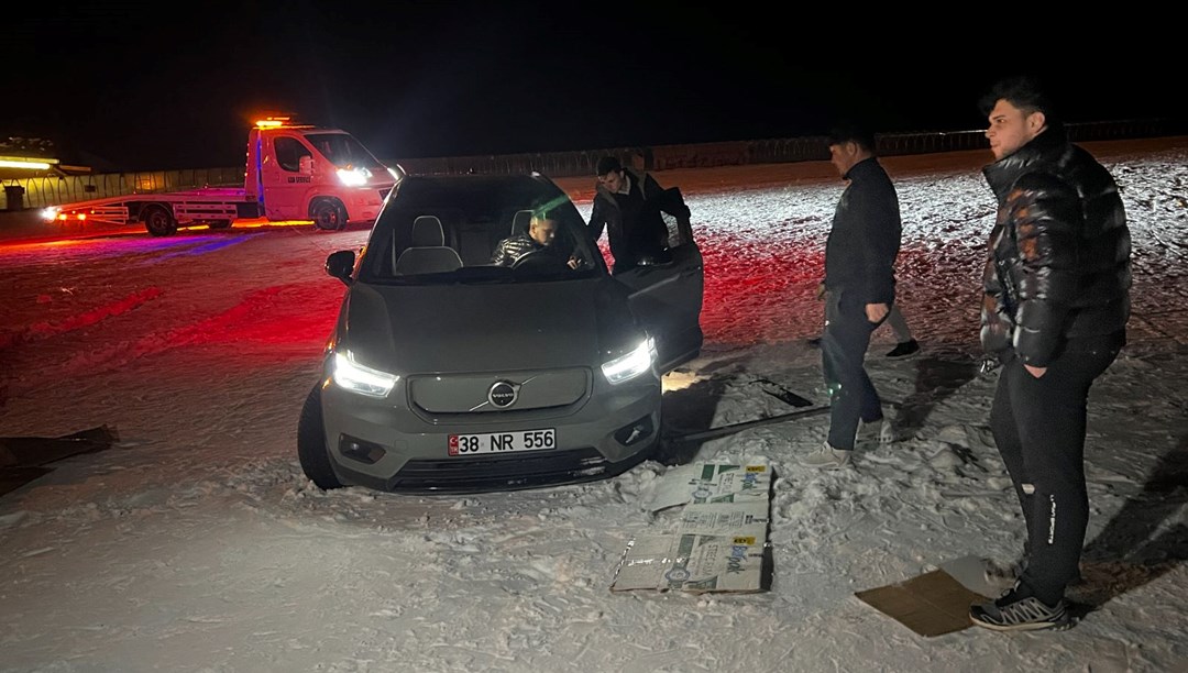 Drift için cipiyle çıktığı Erciyes'te piste saplandı