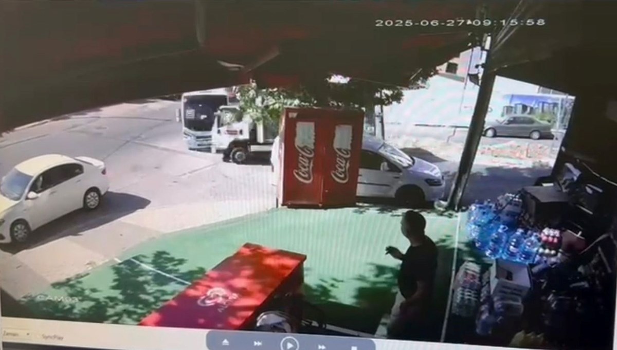 Maltepe'de kamyonet minibüse çarptı