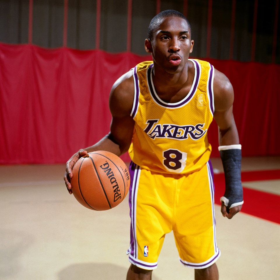 Kobe Bryant’ın ilk NBA forması rekor fiyata satıldı - 1