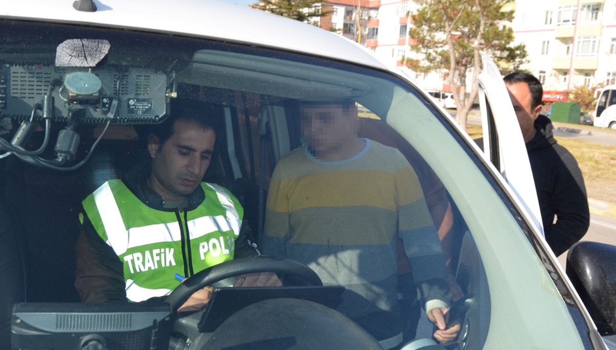 Çocuk sürücü polise yakalandı Çocuk sürücü polise yakalandı