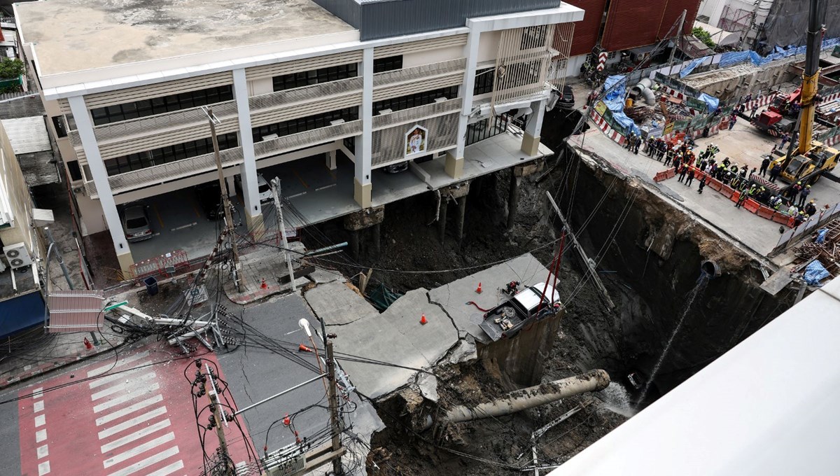 Tayland'da yol çöktü