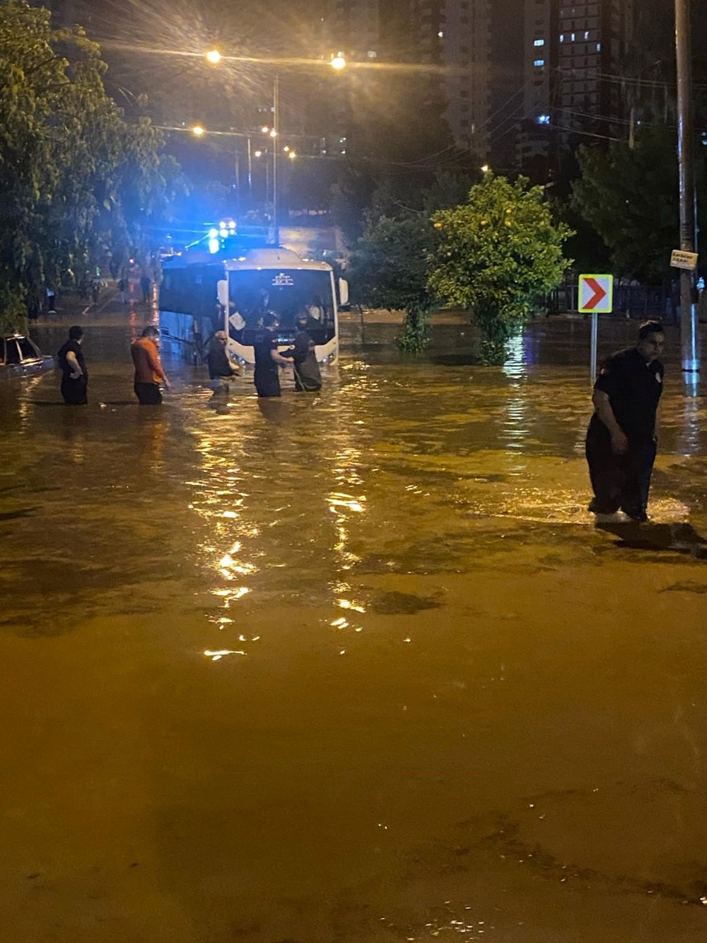 Adana’da sağanak yağış: Cadde ve yollar sular altında kaldı 77 1X6QuNWzWk2bSiXF3XuyVQ