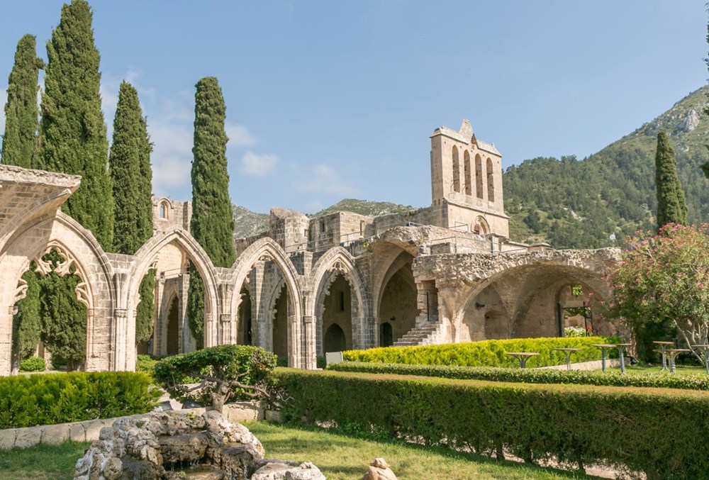 KKTC'de gotik mimarinin en güzeli: Bellapais Manastırı