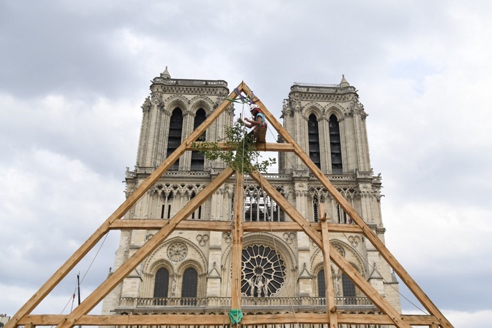Notre Dame Katedrali'ne Disneyvari dokunuş - 1