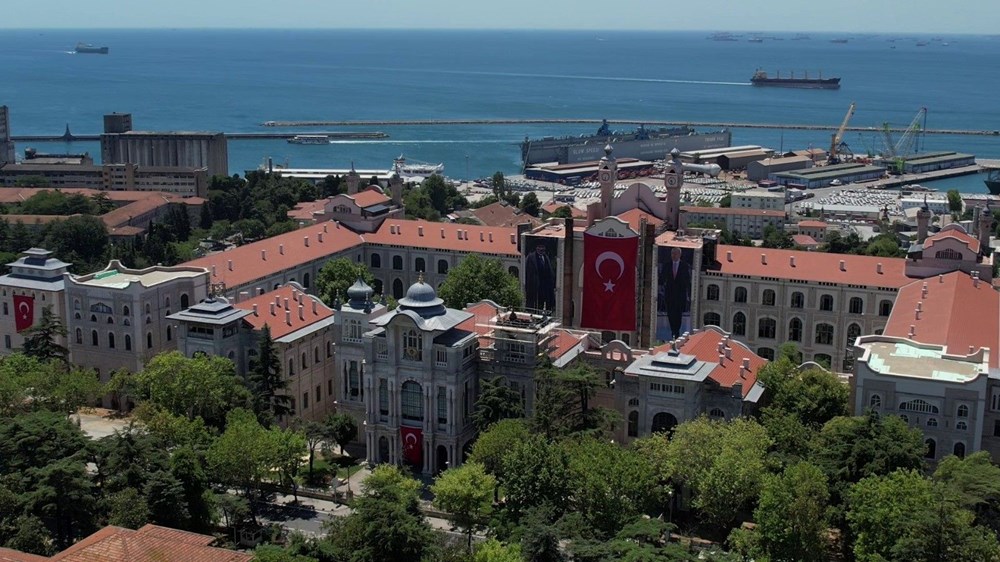 Üsküdar'da tarihi binanın kubbesi yanarak çökmüştü: Çalışmalar havadan görüntülendi - 2