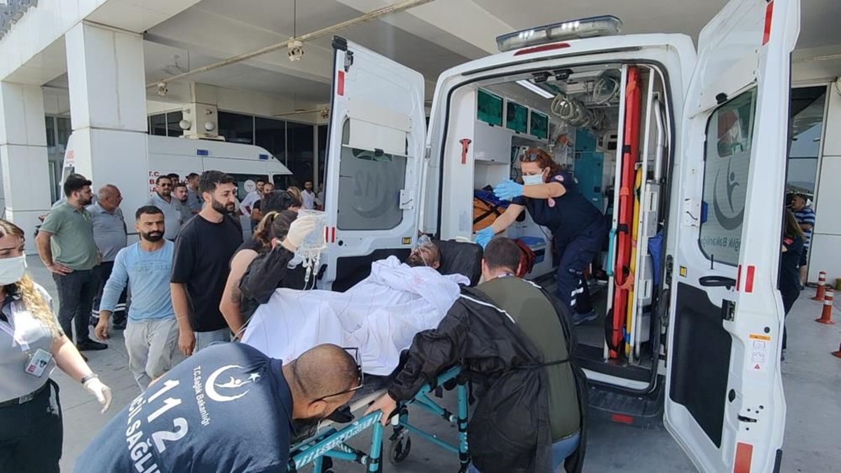 Kuşadası’nda sinek ilaçlaması sırasında patlama: 2 işçi yaralı Kuşadası’nda sinek ilaçlaması sırasında patlama: 2 işçi yaralı