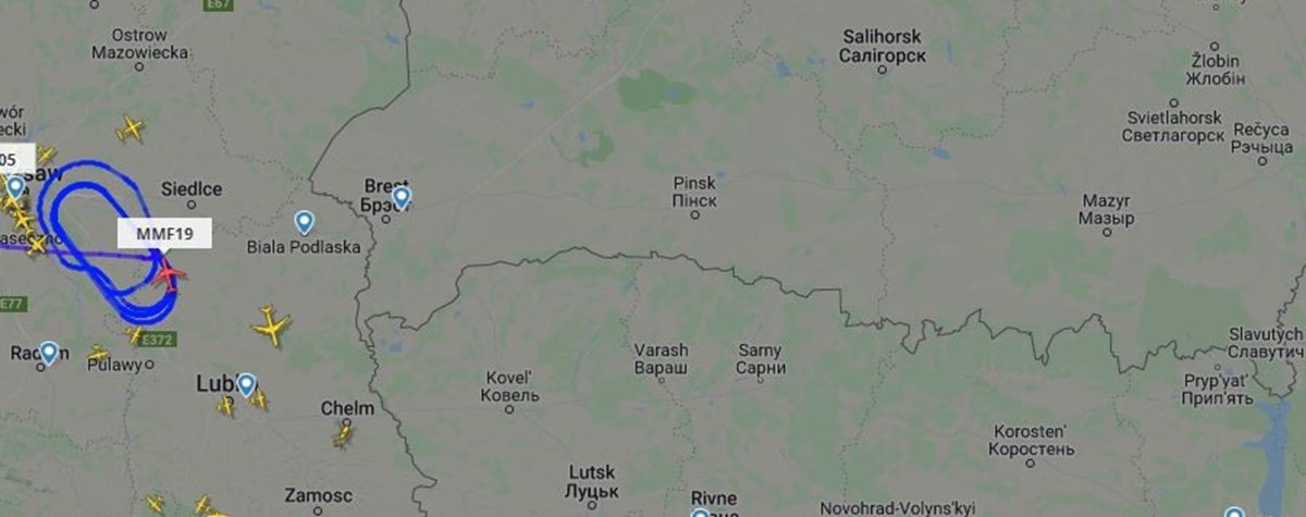 Radar görüntüsünde uçağın daireler çizdiği görülüyor.