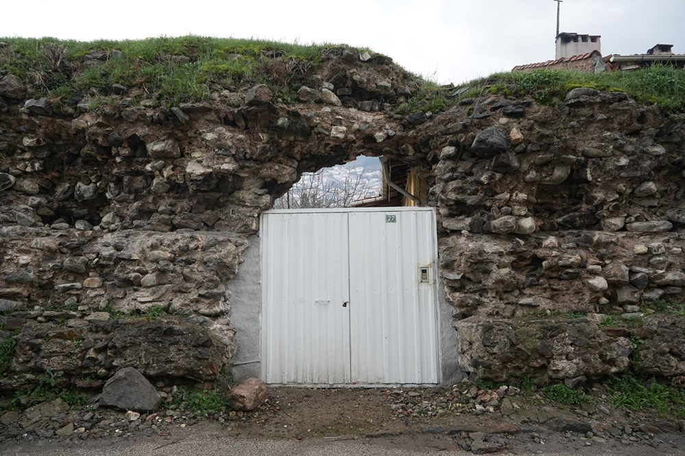 2000 Yıllık Surlara Anten Darbesi 76