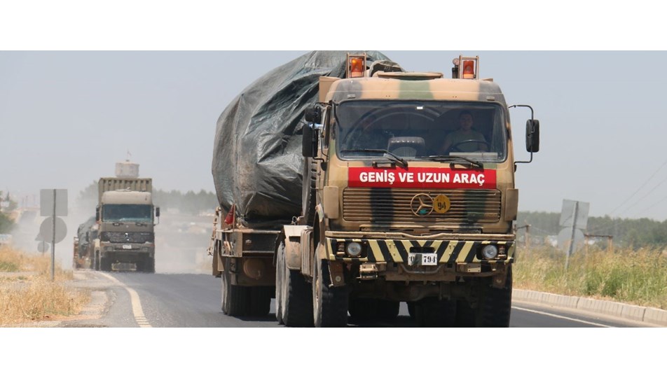 Suriye sınırına tank ve zırhlı araç sevkiyatı