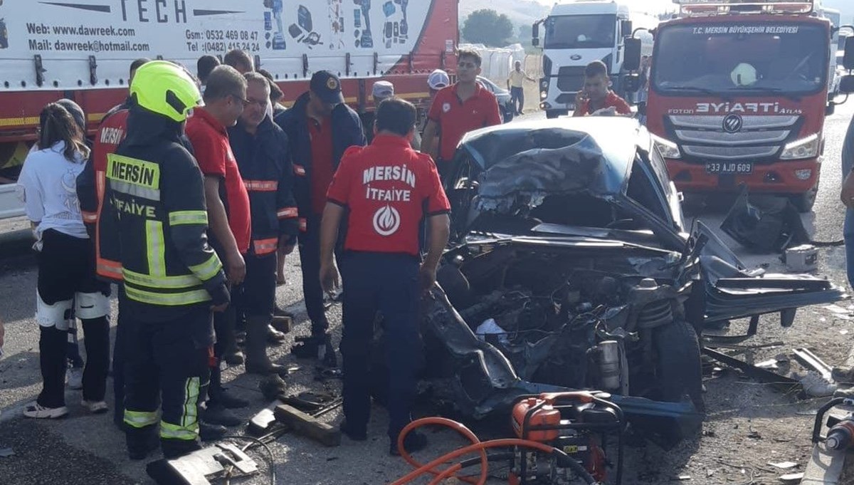 Mersin'de otobüs karşı şeride geçti: 2 ölü, 35 yaralı