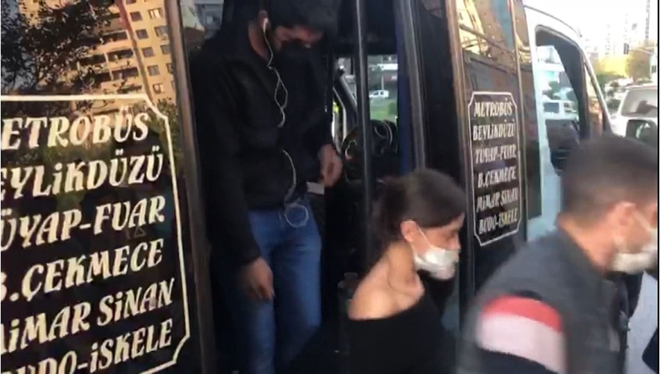 Ayakta 22 yolcu alan şoför: Bir seferlik idare etsen ne olur?