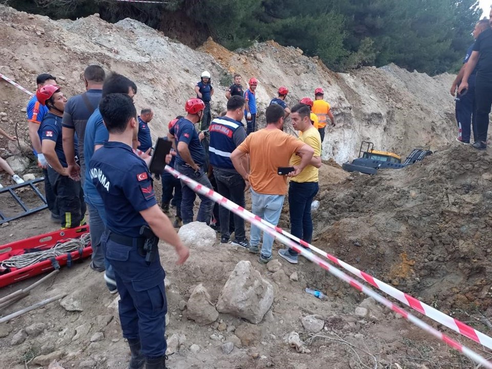 Manisa'da kanal kazısında göçük: 2 işçi hayatını kaybetti - 1