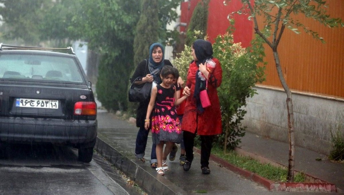 İran'da hava kirliliği nedeniyle eğitime ara verildi İran'da hava kirliliği nedeniyle eğitime ara verildi
