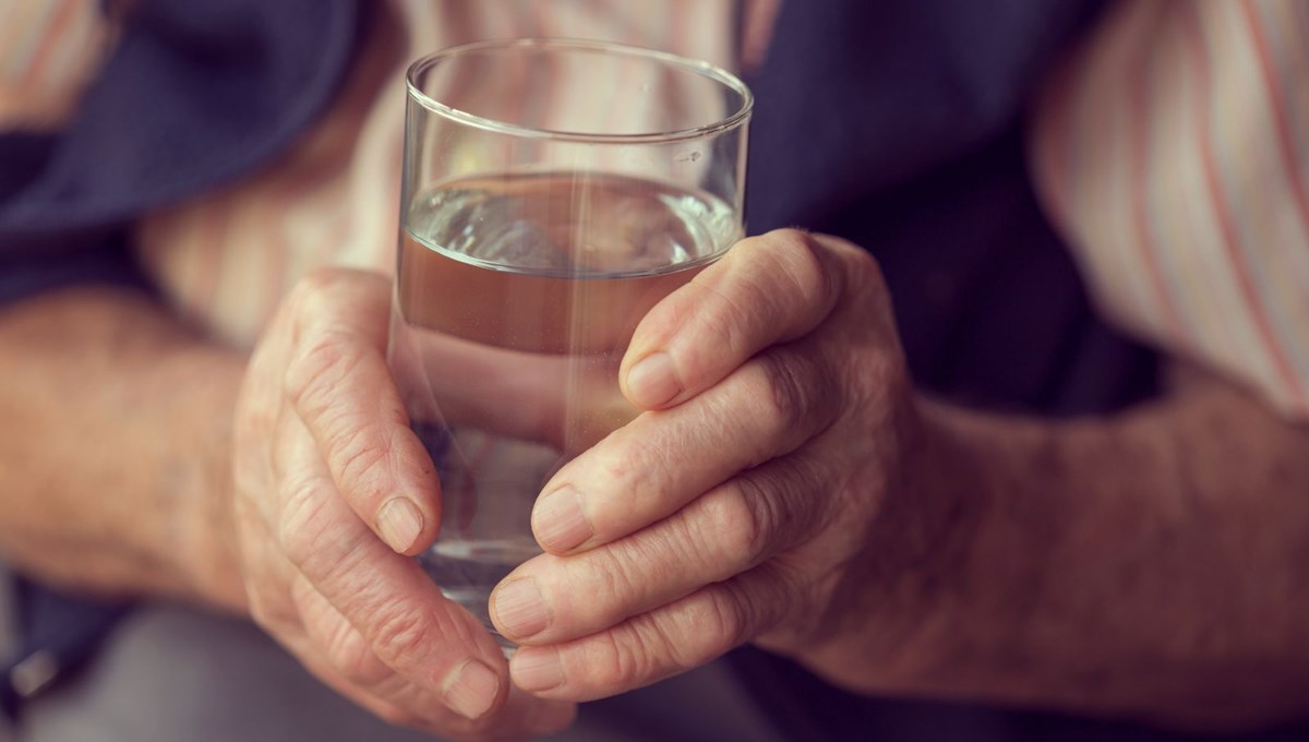 Su yerine parfüm öldürdü