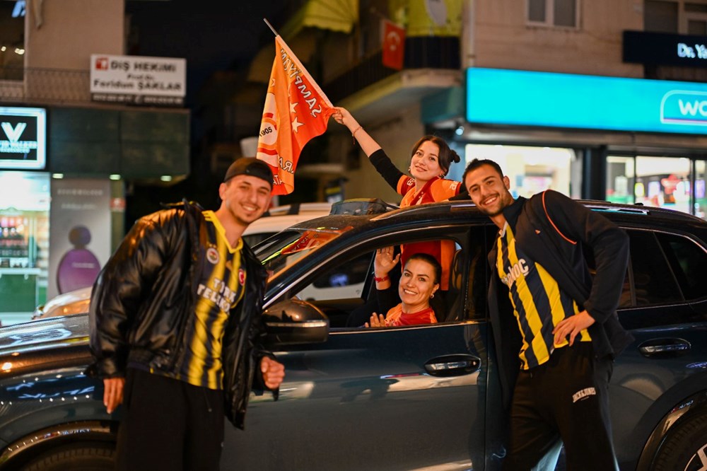 Galatasaray taraftarı sokağa döküldü - 1