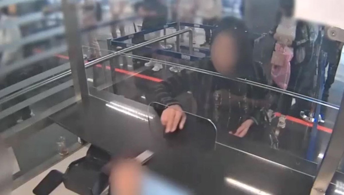 Havalimanında cinsel organlarında taşıdıkları külçe altınlarla yakalandılar: 7 tutuklama Havalimanında cinsel organlarında taşıdıkları külçe altınlarla yakalandılar: 7 tutuklama
