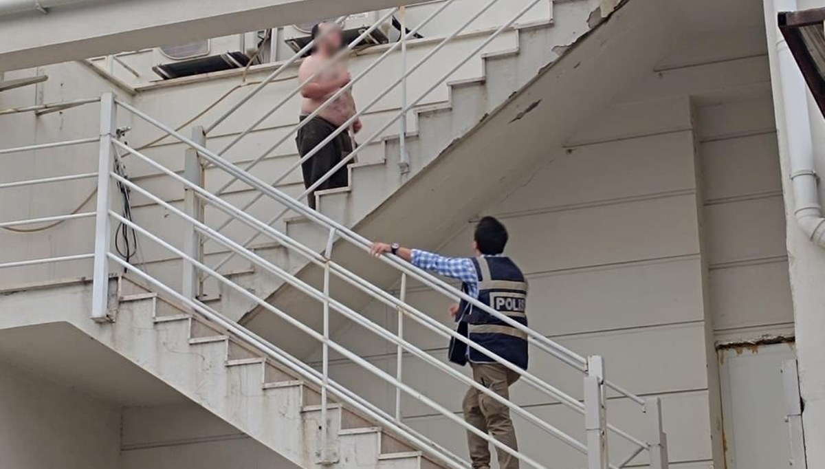 İntihara kalkışan şizofren hastası genci polis ikna etti İntihara kalkışan şizofren hastası genci polis ikna etti