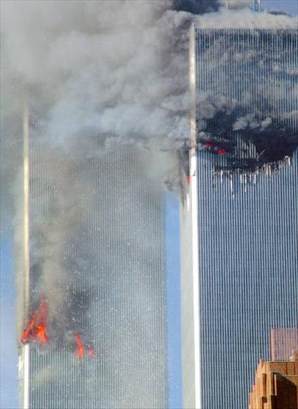 Теракты 11 сентября 2001 года сколько погибших. Башни-Близнецы 11 сентября 2001. Всемирный торговый центр 11 сентября 2001. Трагедия в Нью-Йорке 11 сентября 2001. Башни ВТЦ 11 сентября 2001.