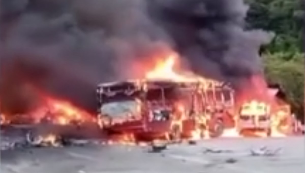 Venezuela’daki trafik kazasında 17 araç küle döndü: 18 kişi öldü Venezuela’daki trafik kazasında 17 araç küle döndü: 18 kişi öldü