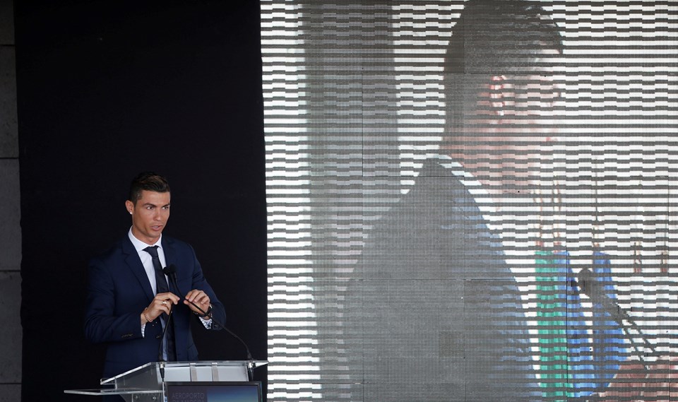 Ronaldo'nun adı havalimanına verildi - 1