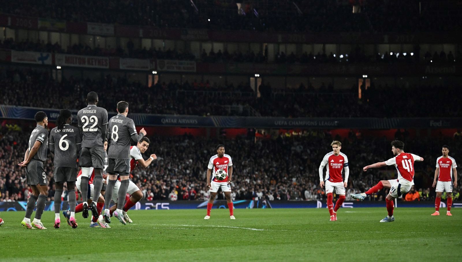 Dünya basını Arsenal - Real Madrid maçını konuşuyor: "Gümüş kurşunlar | Her şey çığrından çıktı"